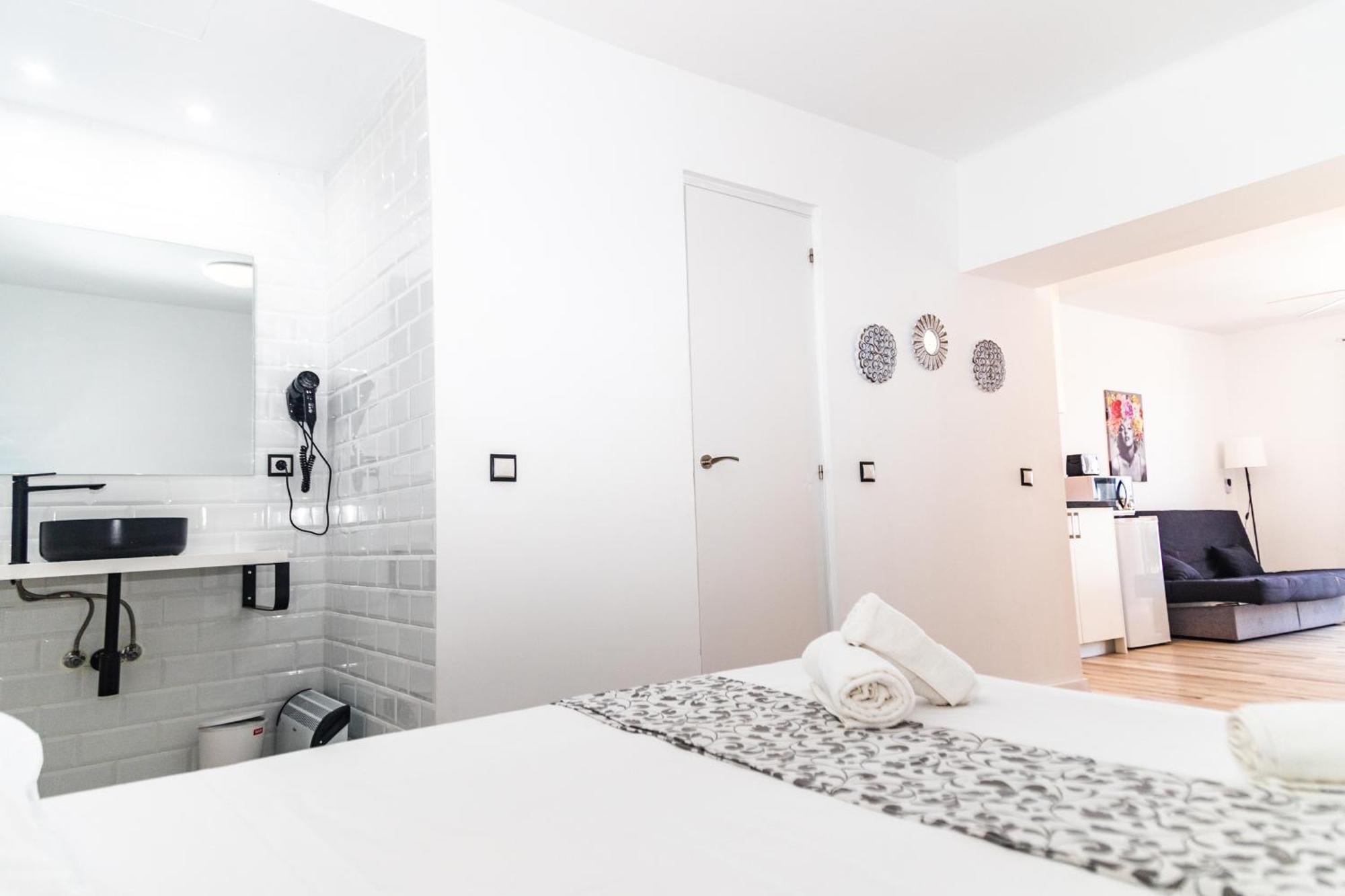 Jacaranda Apartments & Studios Es Cana 外观 照片
