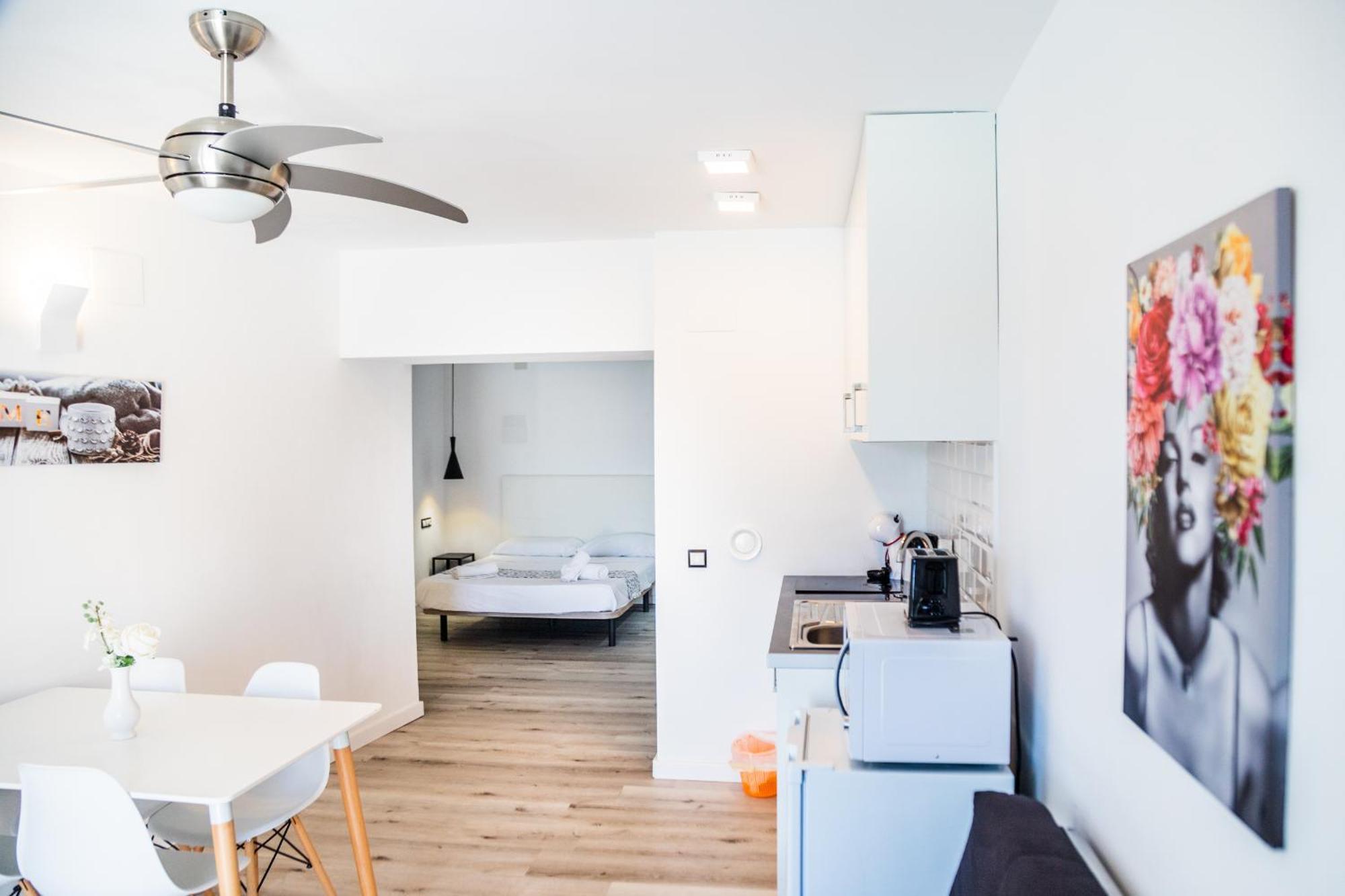 Jacaranda Apartments & Studios Es Cana 外观 照片